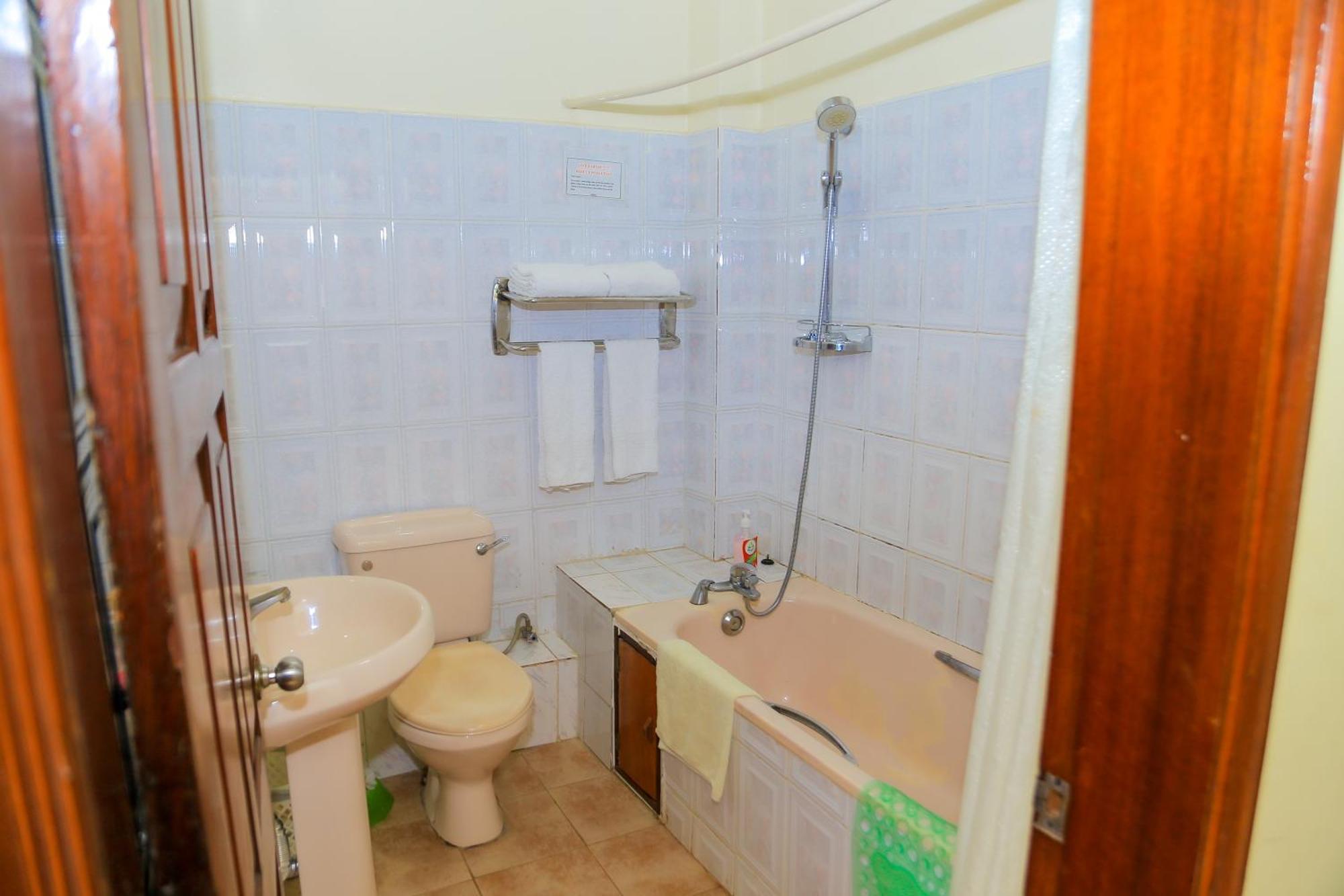 Shangri-La Hotel Muyenga Bugolobi Kültér fotó