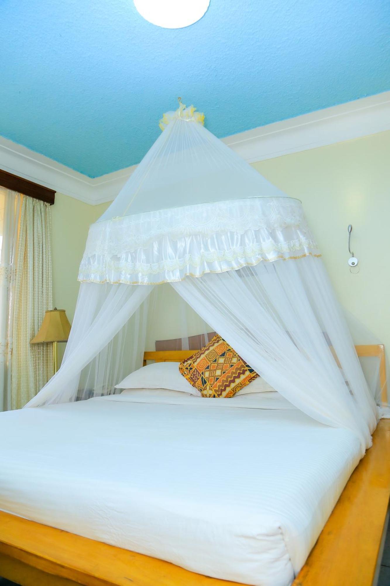 Shangri-La Hotel Muyenga Bugolobi Kültér fotó