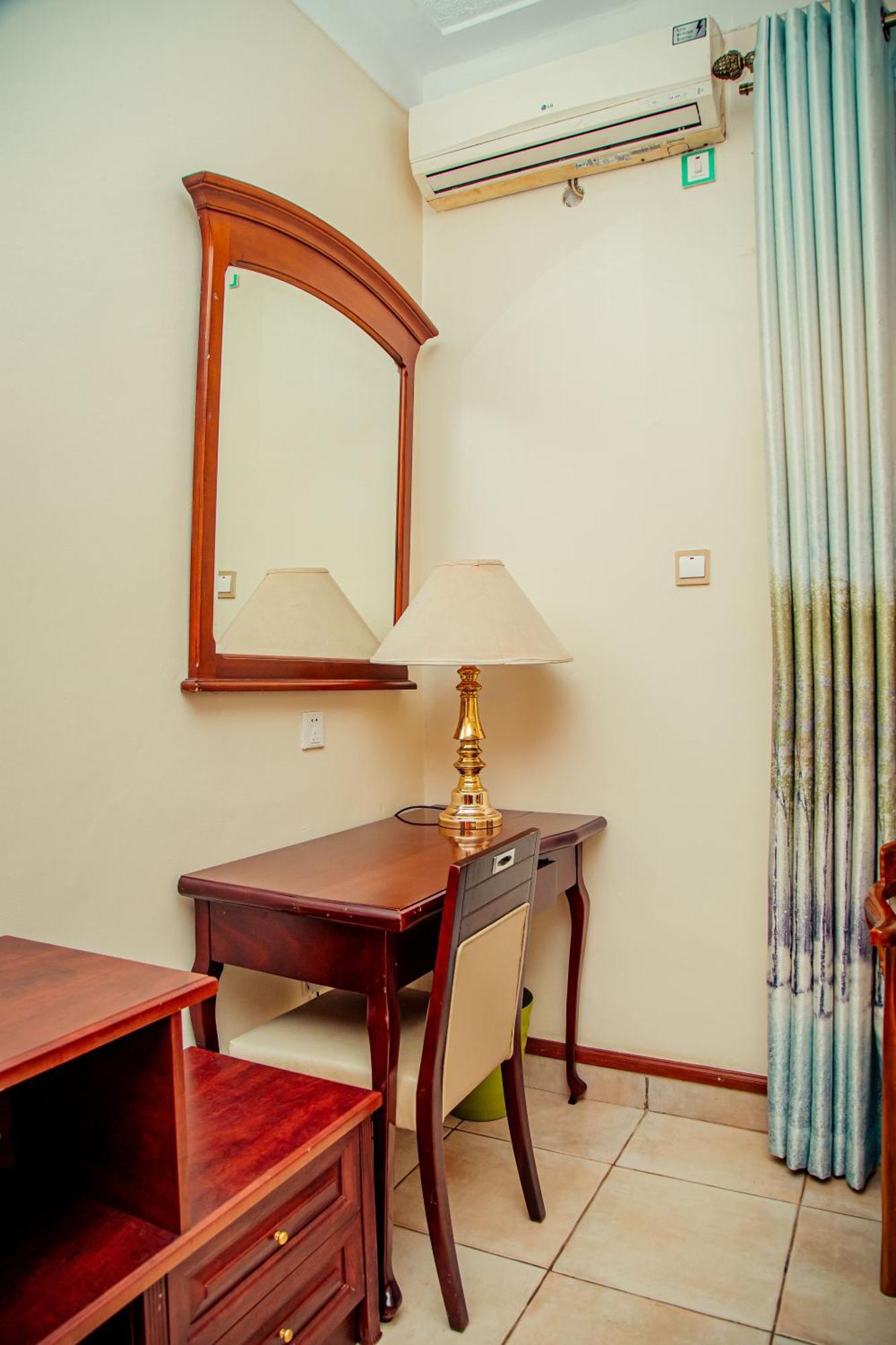 Shangri-La Hotel Muyenga Bugolobi Kültér fotó