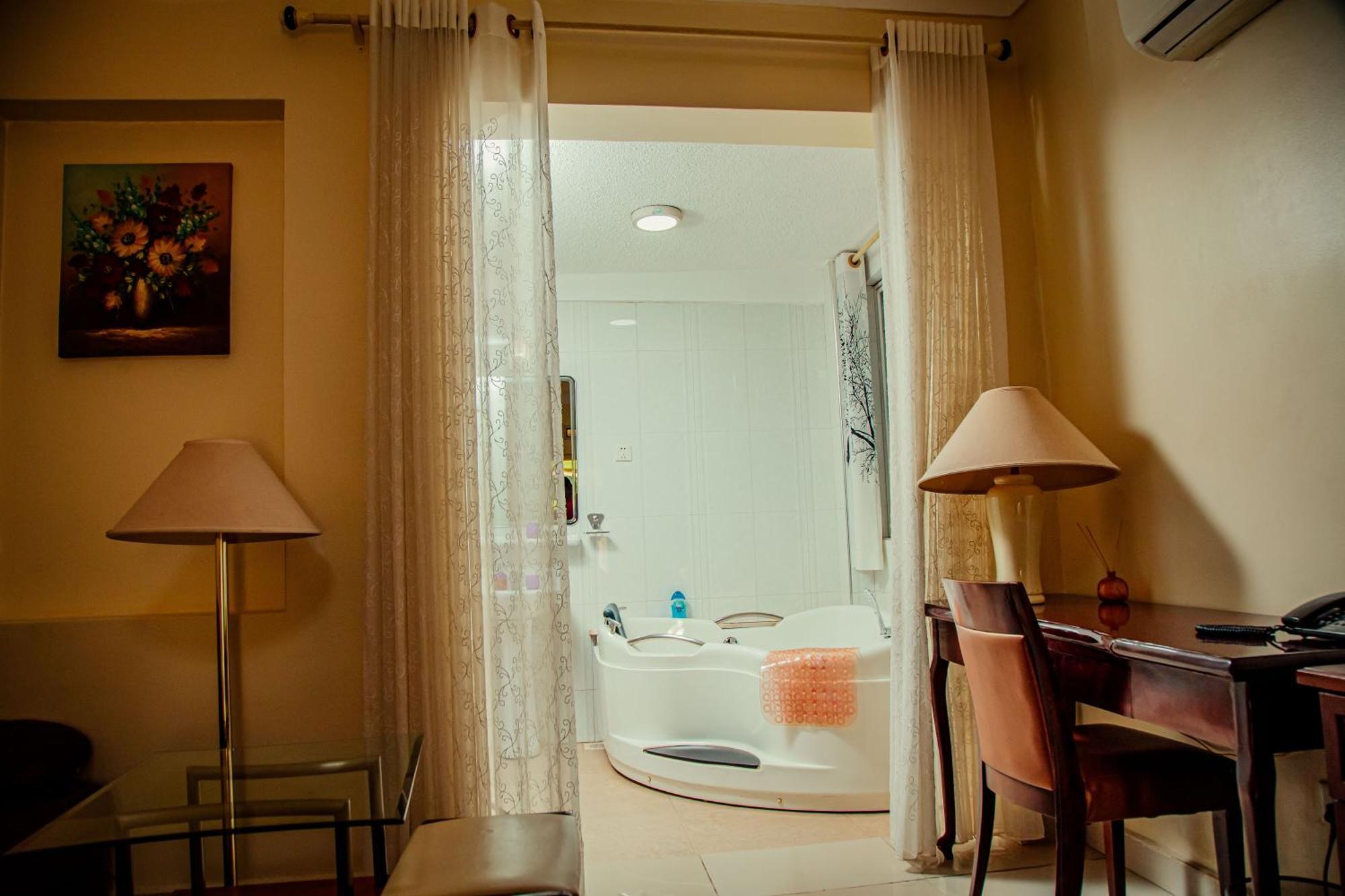 Shangri-La Hotel Muyenga Bugolobi Kültér fotó